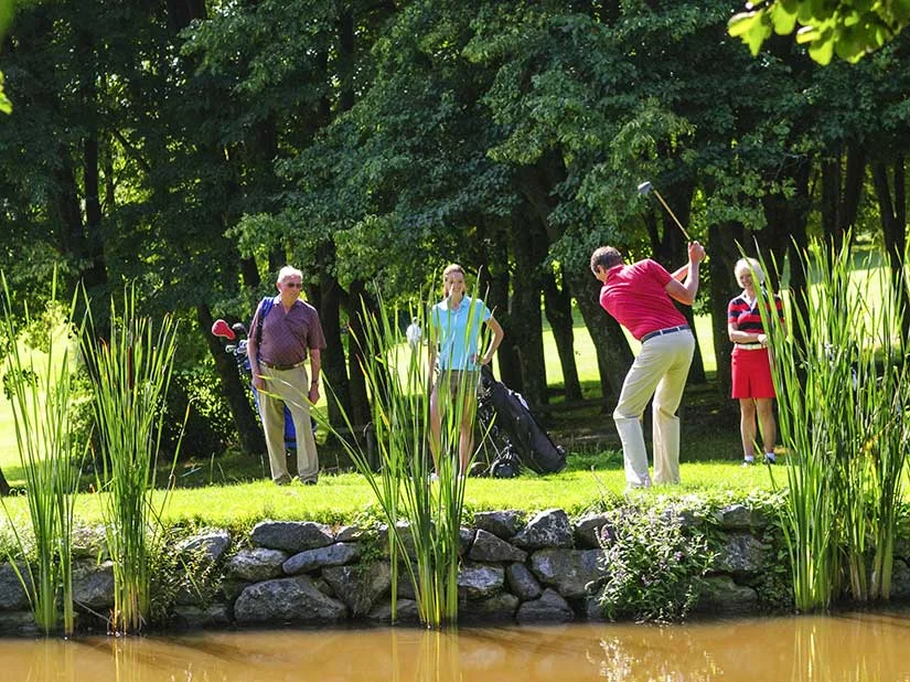 People golfing